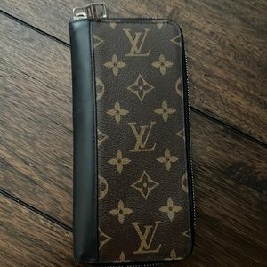 Louis Vuitton Vertical Zippy Wallet